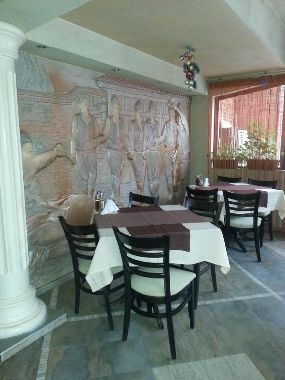 Family Hotel Yola Chepelare Exterior photo
